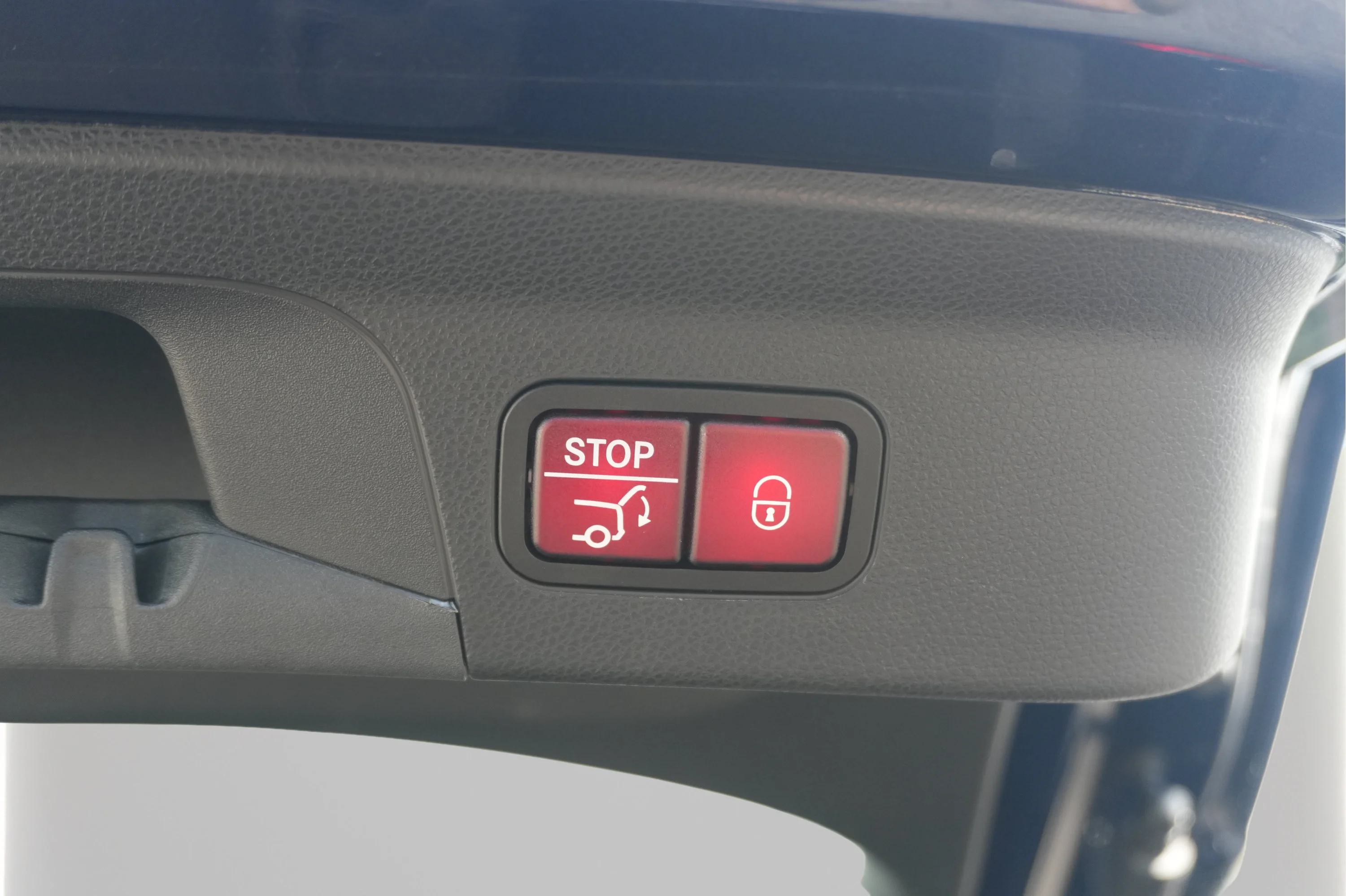 Used 2021 Lunar Blue Metallic Mercedes-Benz GLC 300 image 18