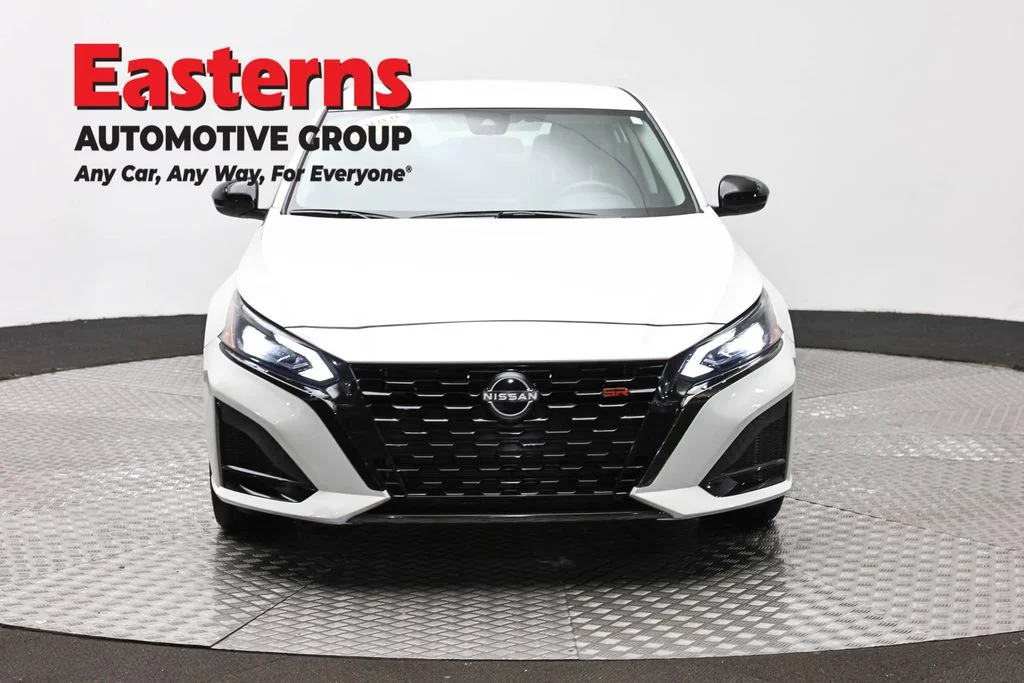 Used 2023 White Nissan 2.5 SR image 2