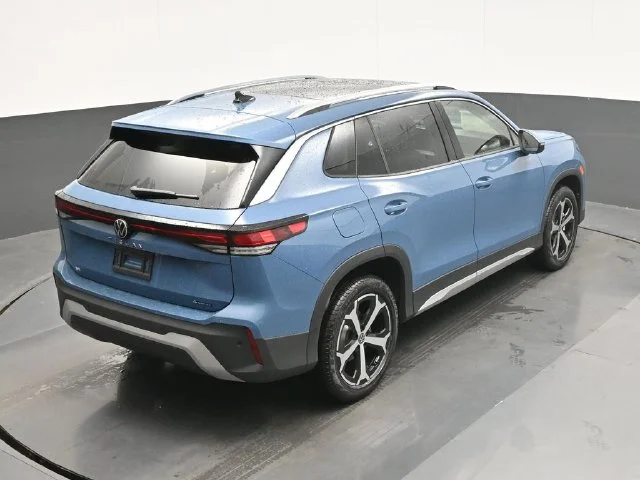 Certified Used 2026 Blue Volkswagen SE image 17
