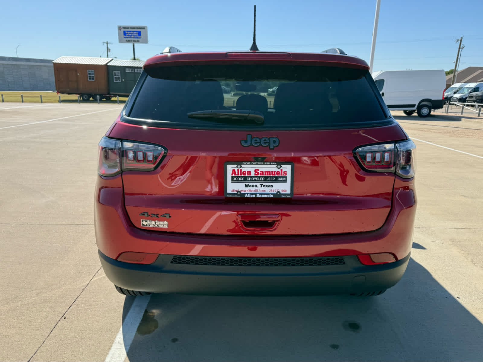 New 2026 Red Hot Pearl-Coat Exterior Paint Jeep Latitude Altitude image 7