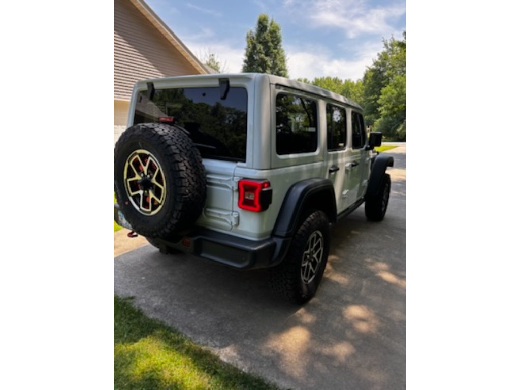 Used 2024 Bright White Clearcoat Jeep Rubicon image 5
