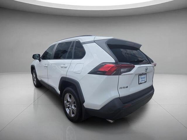 Used 2022 White Toyota XLE image 3