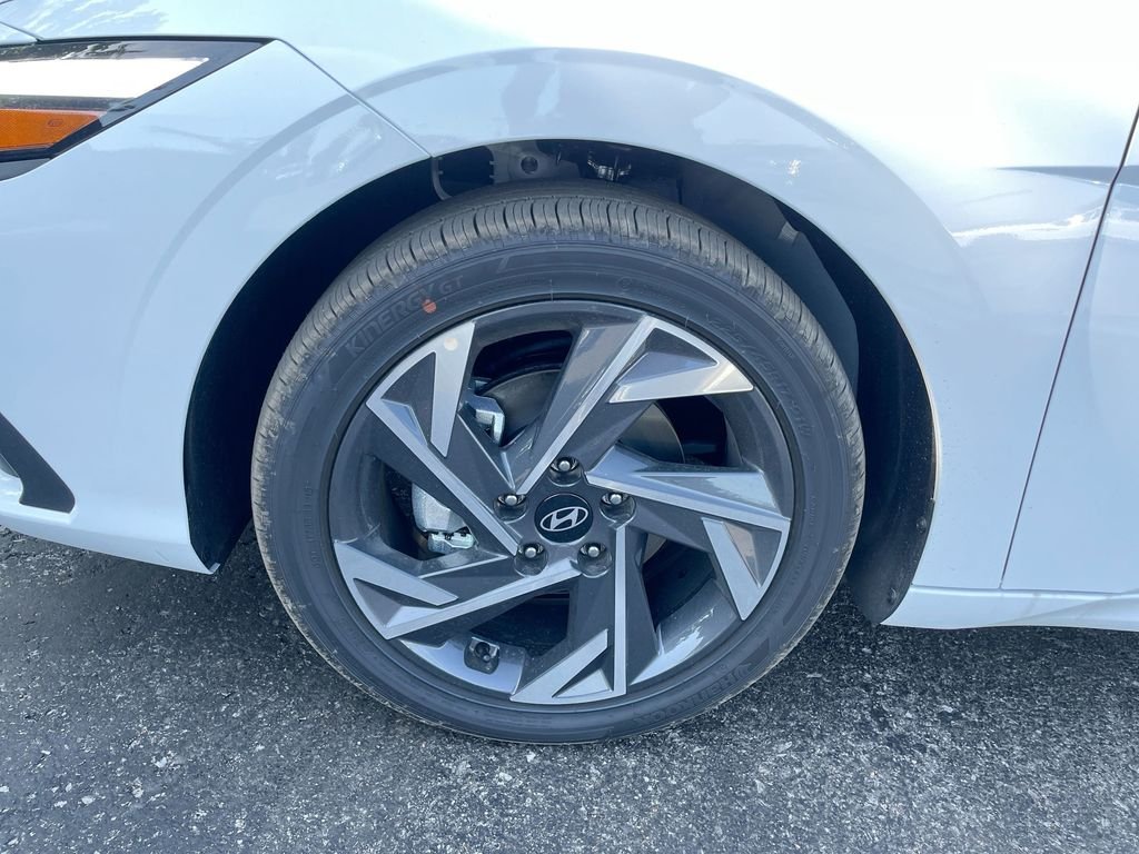 2025 Hyundai Elantra Blue - Photo 36