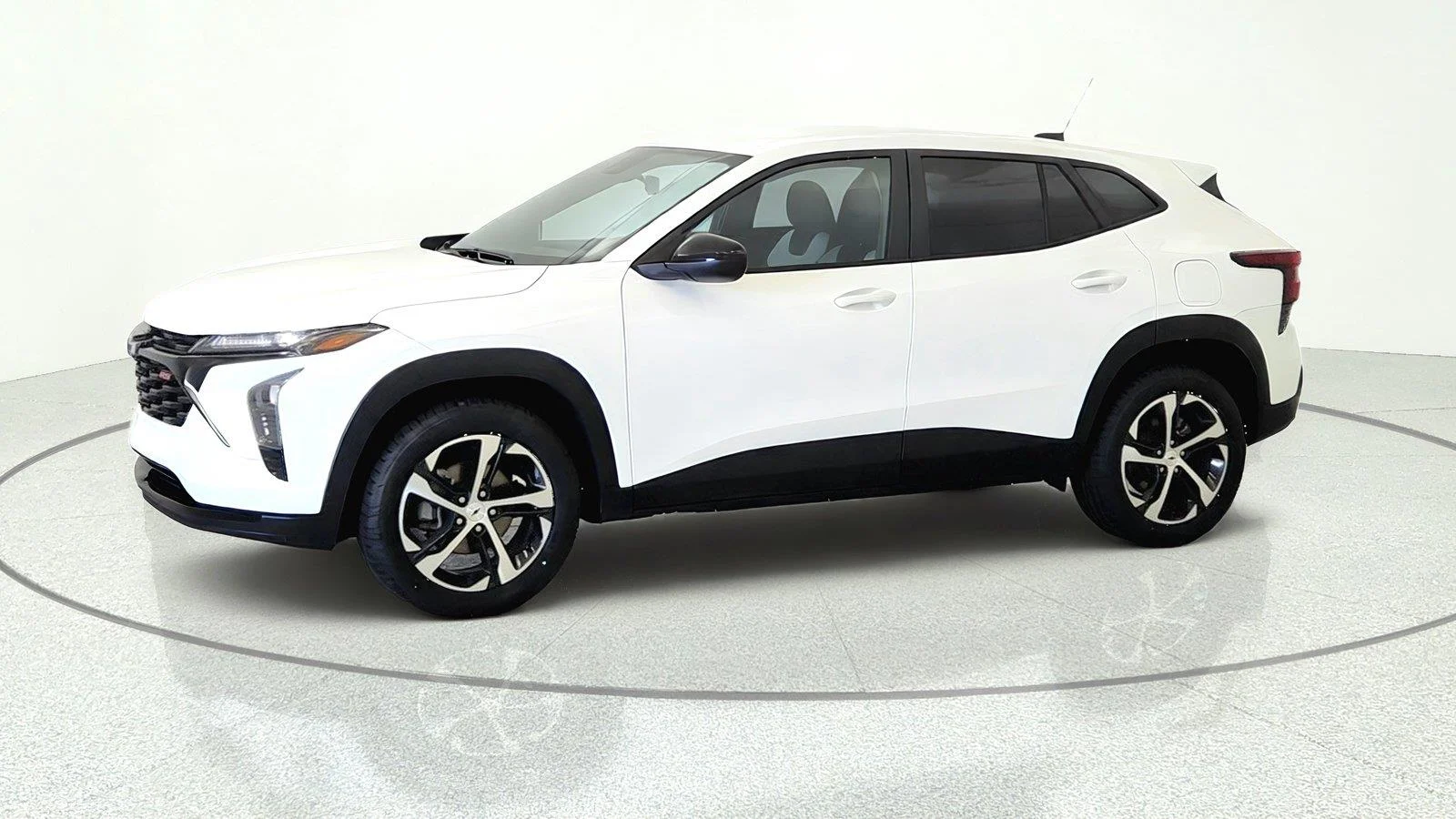 Used 2024 Summit White Chevrolet 1RS image 3