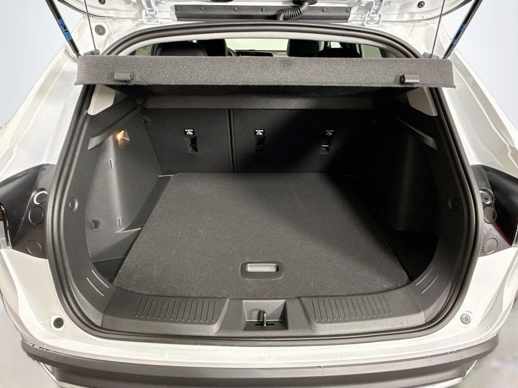 New 2026 Summit White Chevrolet LT image 23