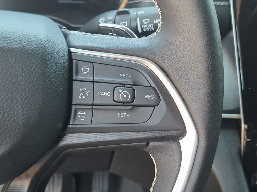 Used 2025 Black Jeep Altitude X image 18