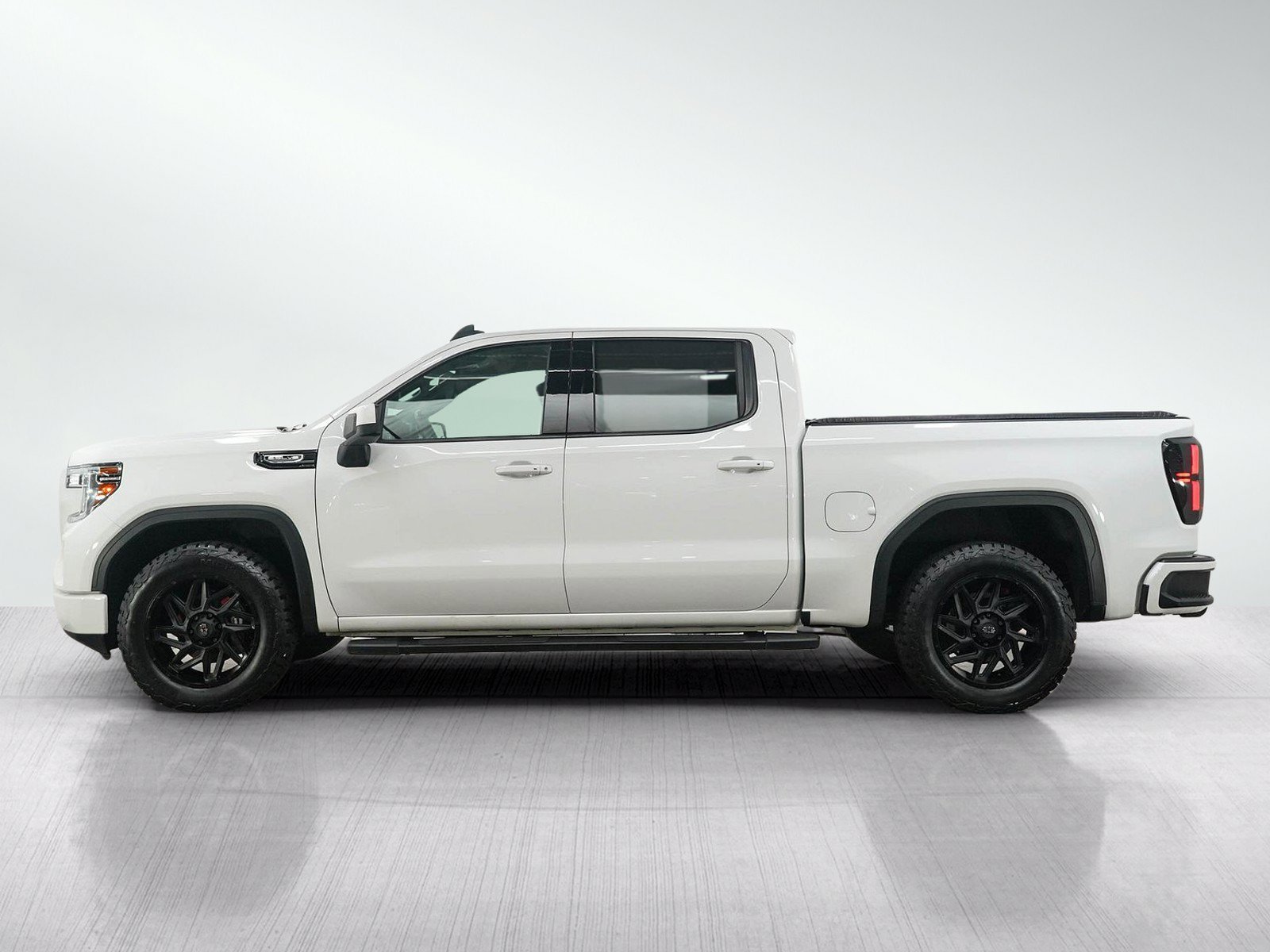 Used 2022 GMC Sierra 1500 Limited Elevation with VIN 3GTU9CED8NG154950 for sale in White Bear Lake, Minnesota