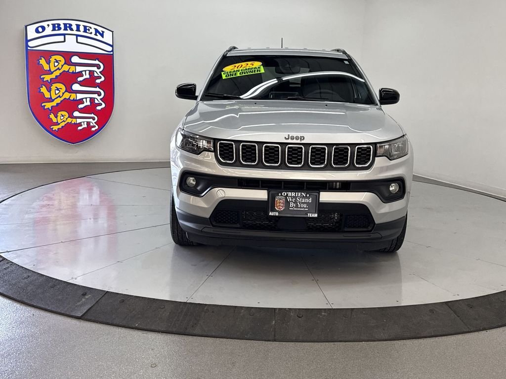 Used 2025 Silver Jeep Latitude image 10