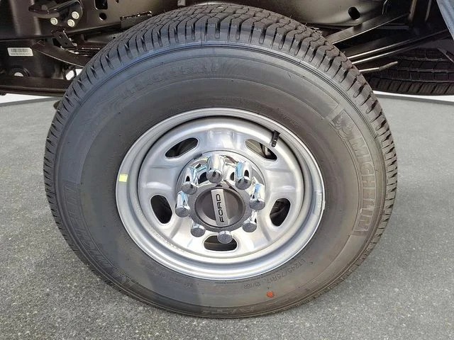 2026 Ford F-350 Super Duty XL - Photo 6