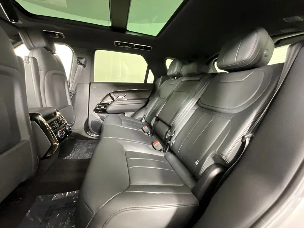Used 2023 Gray Land Rover SE Dynamic image 25