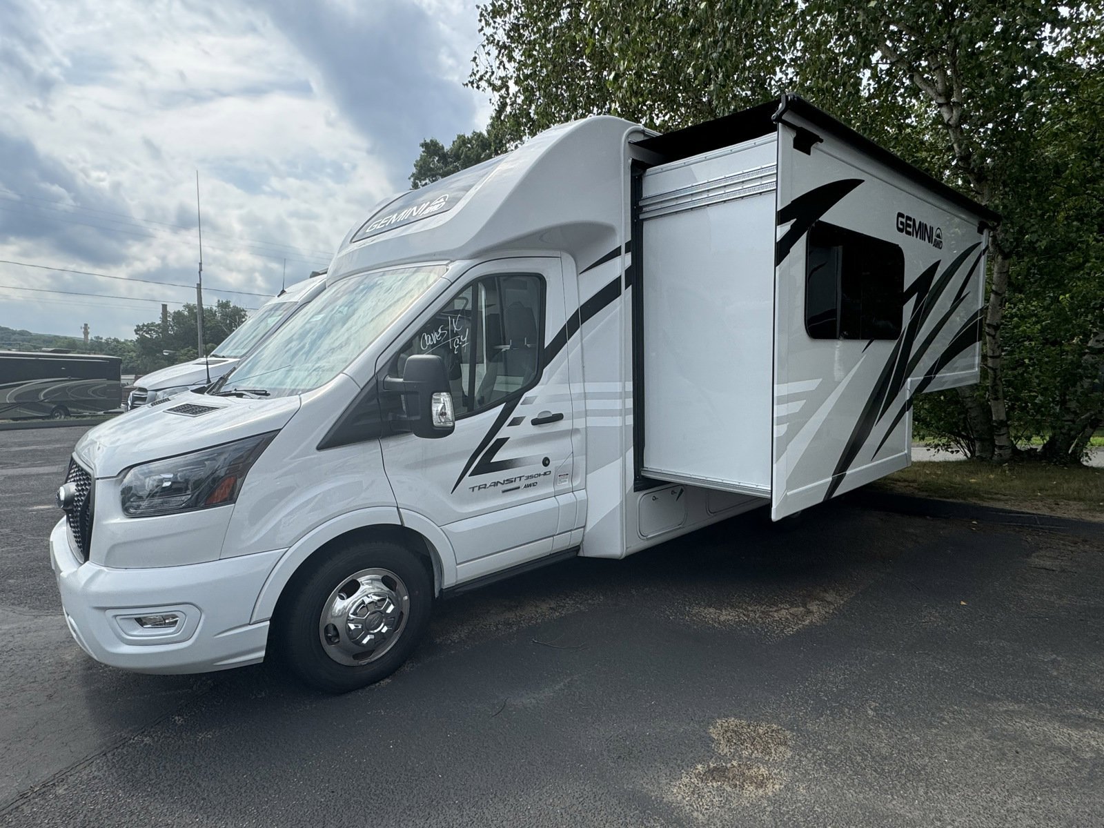 New 2025 Tan Thor Motor Coach 23TW image 2