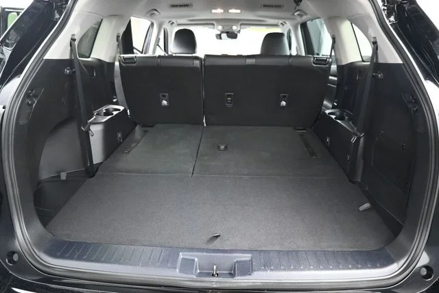 Used 2021 Black Toyota XLE image 9