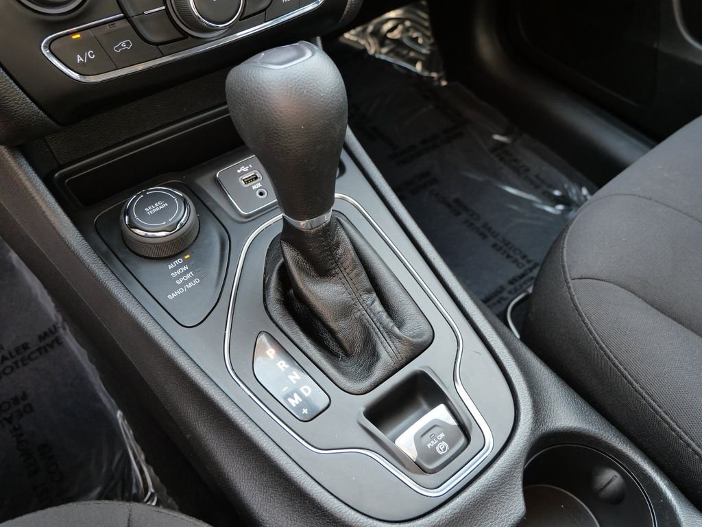 Certified Used 2020 White Jeep Latitude image 20
