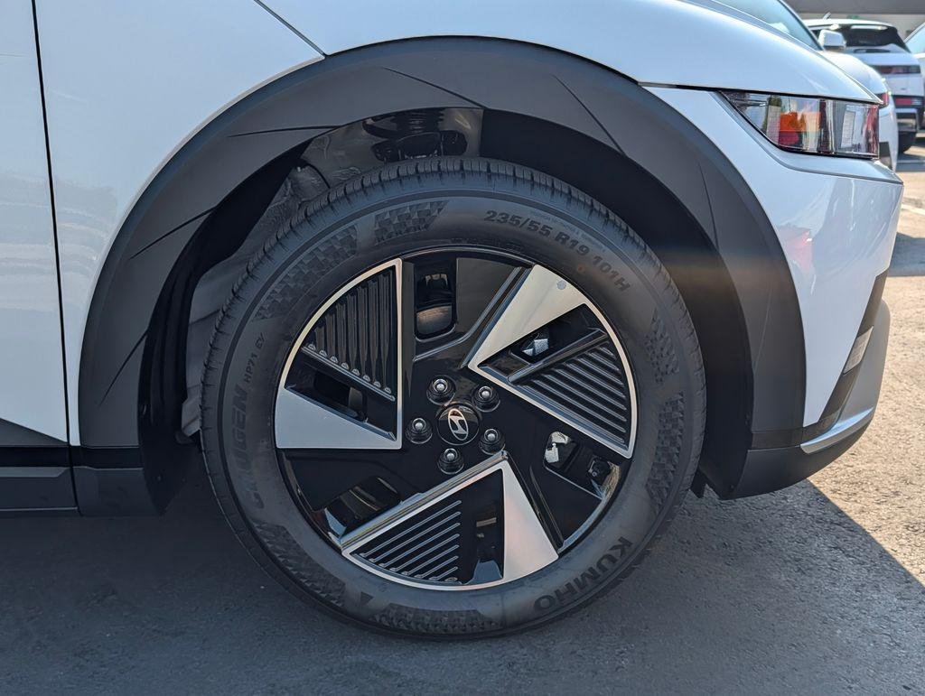 New 2026 White Hyundai SE image 8