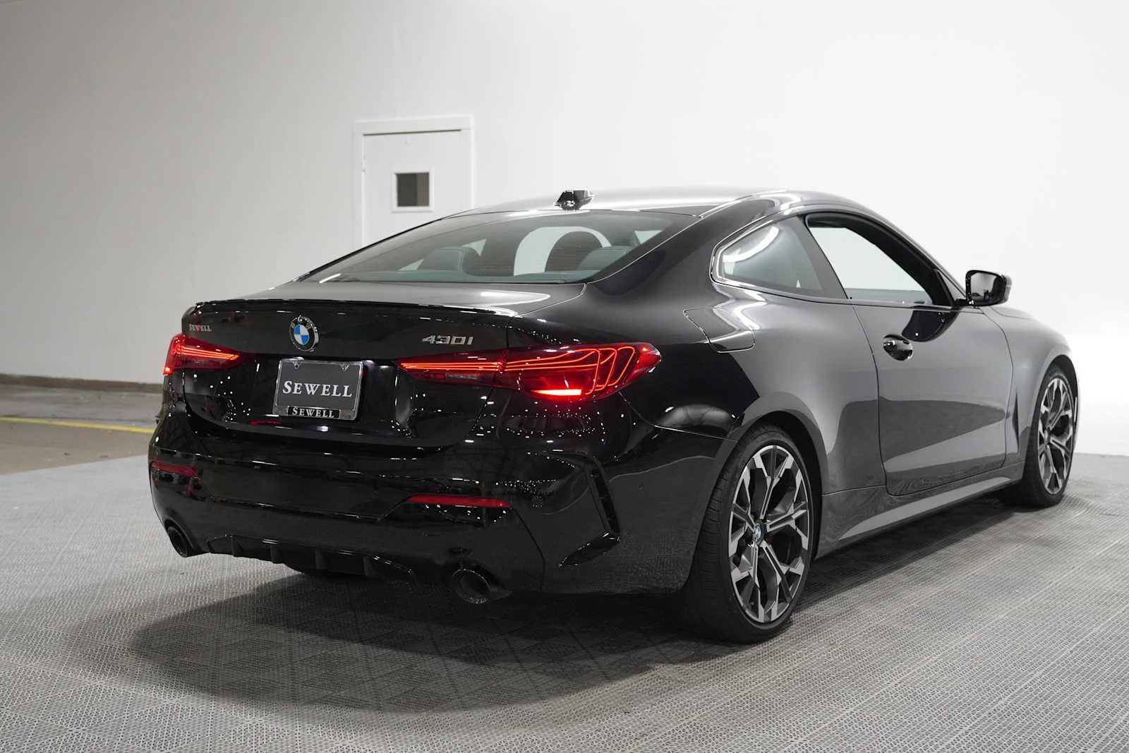 Used 2026 Black Sapphire Metallic BMW 430i image 4