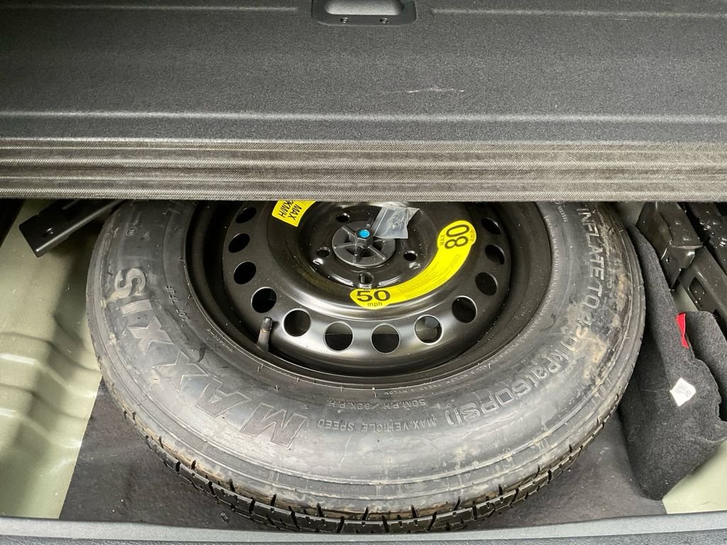Used 2018 Red Kia EX image 31