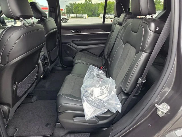 New 2026 Baltic Gray Metallic Clear-Coat Exterior Paint Jeep Altitude image 5