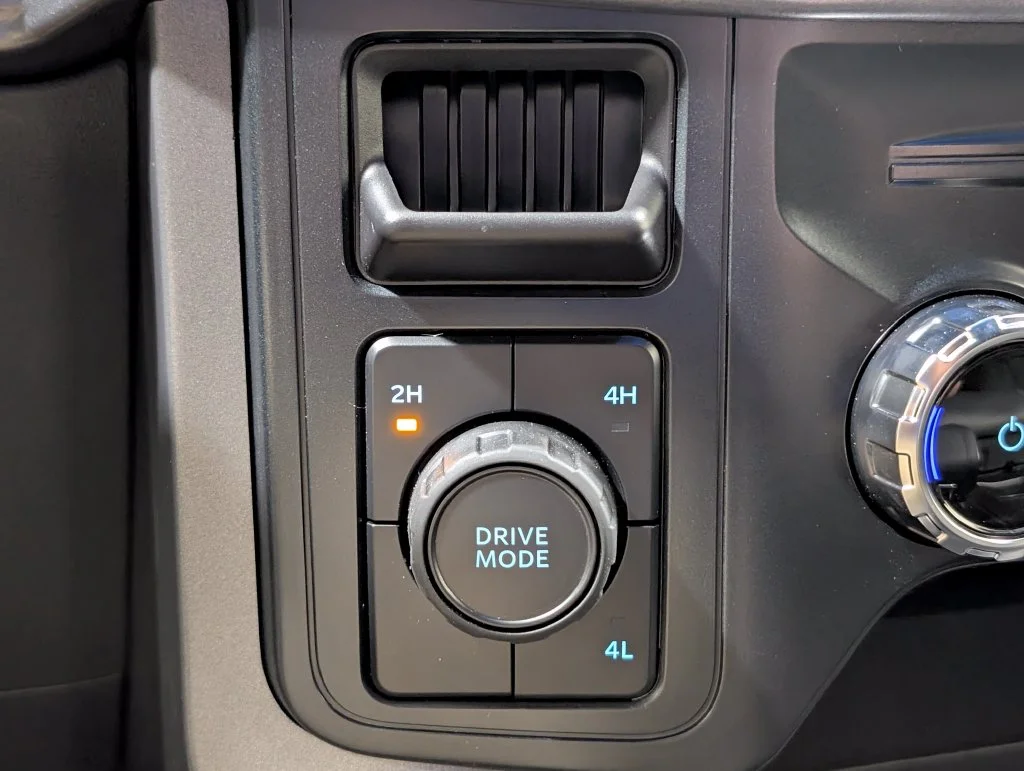 New 2026 Oxford White Ford XLT image 8