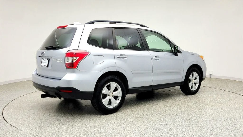 Used 2016 Ice Silver Metallic Subaru 4dr CVT 2.5i Premium PZEV w/ All Weather Pkg image 5