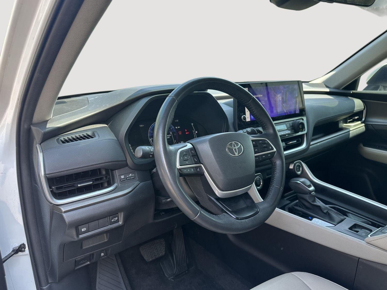 Used 2024 Wind Chill Pearl Toyota XLE image 11