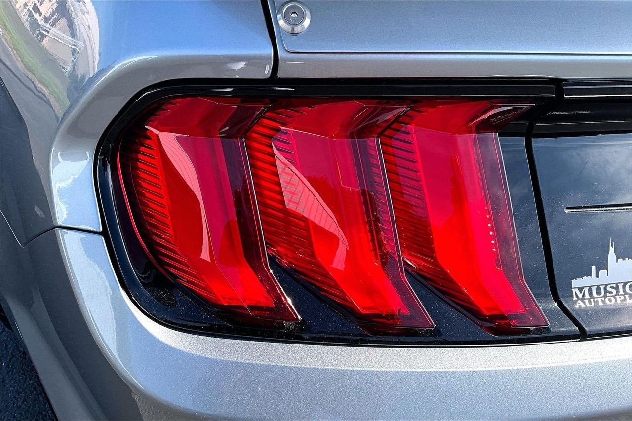 Used 2021 ICONIC SILVER Ford GT Fastback image 25