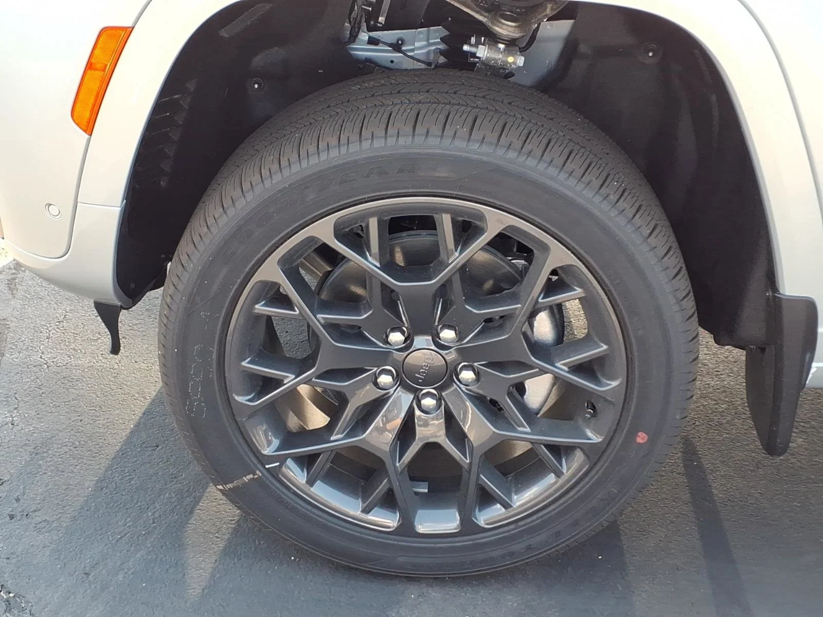 New 2026 Silver Zynith Exterior Paint Jeep Summit image 22