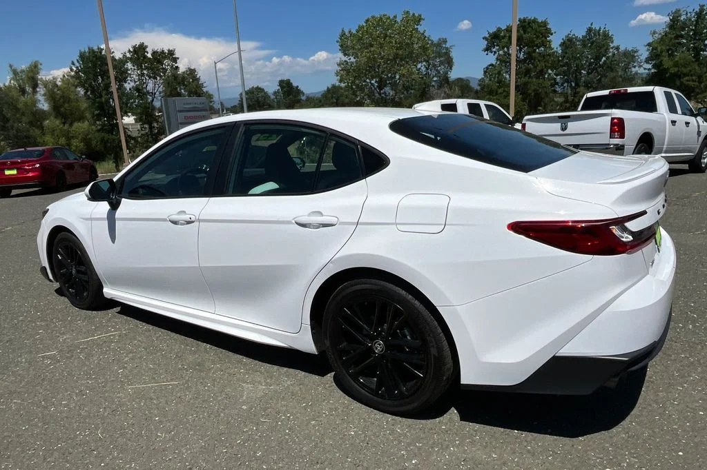 Used 2025 White Toyota  image 3