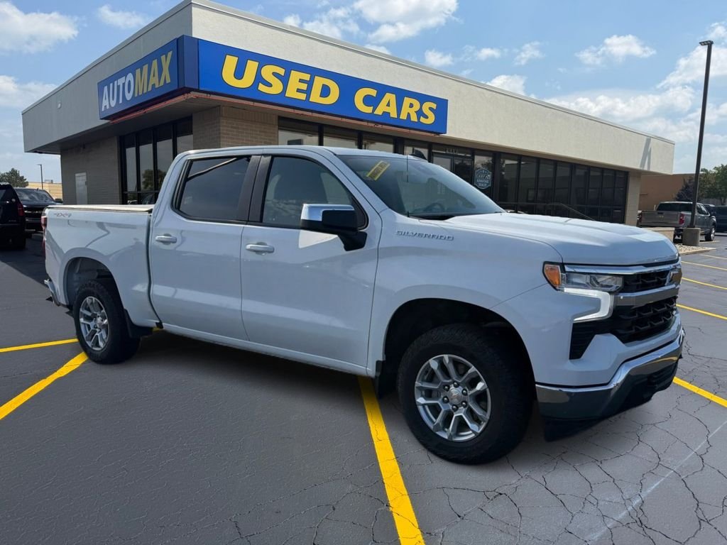 Used 2024 Summit White Chevrolet LT image 4