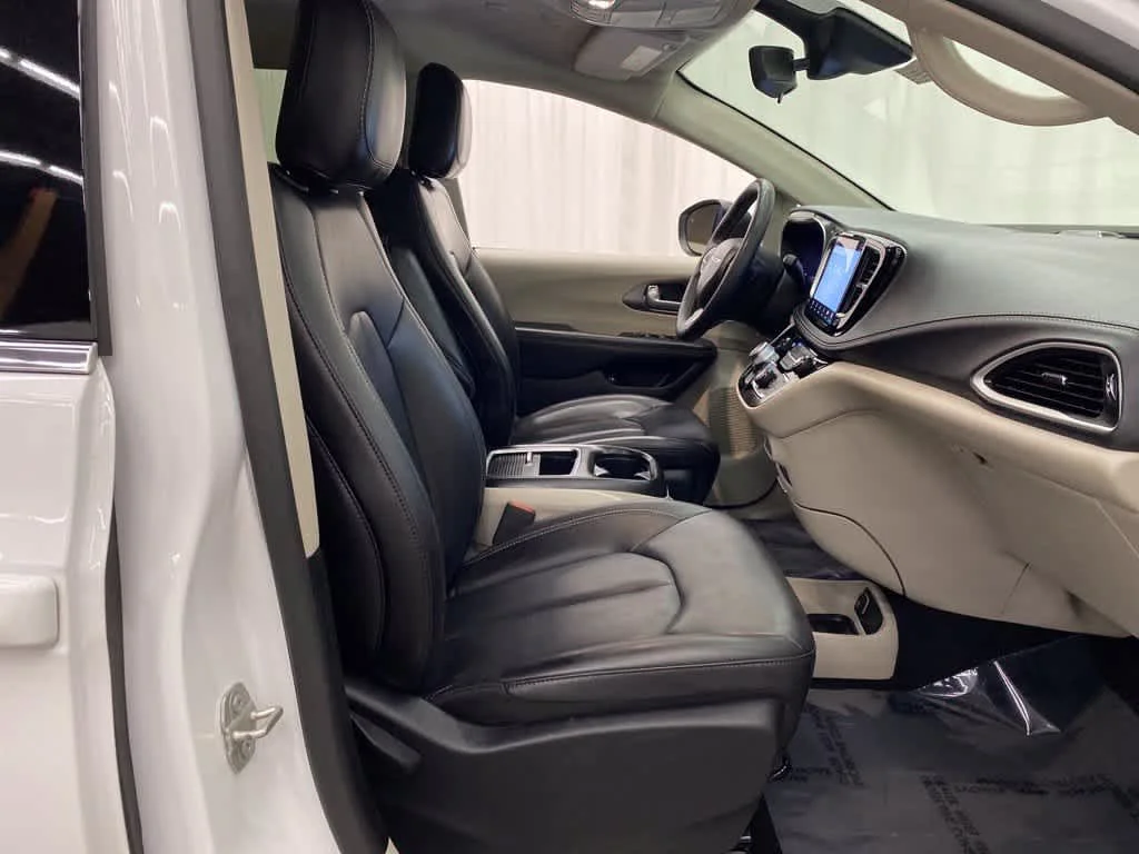 Used 2023 Bright White Clearcoat Chrysler Hybrid Touring L image 18