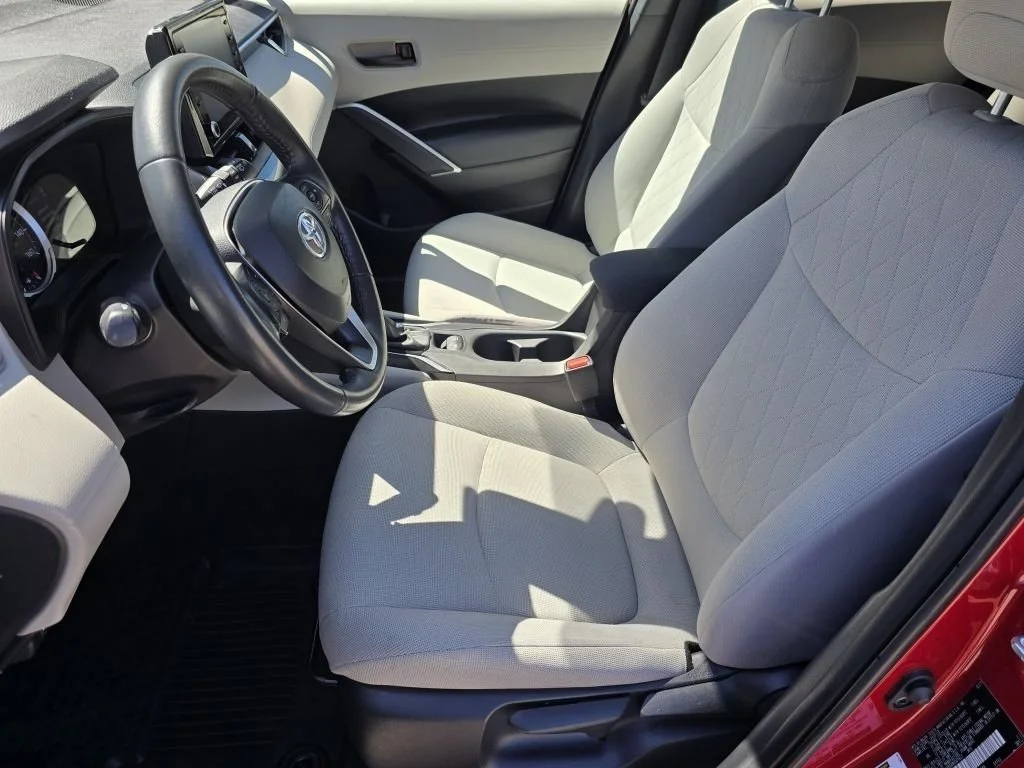 Used 2022 Barcelona Red Metallic Toyota LE image 33