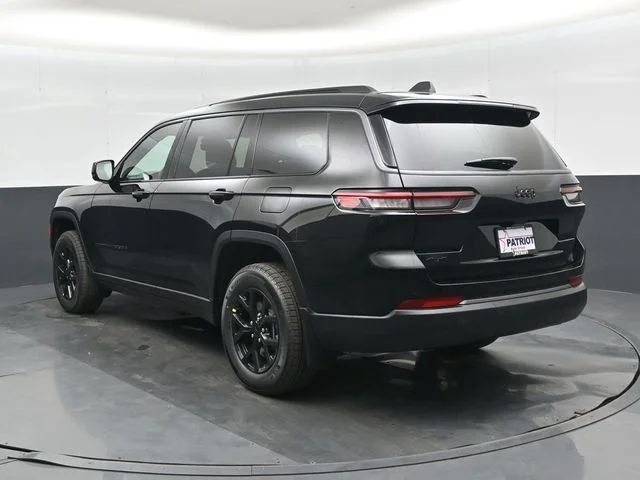 New 2026 Diamond Black Crystal Pearl-Coat Exterior Paint Jeep Altitude image 27