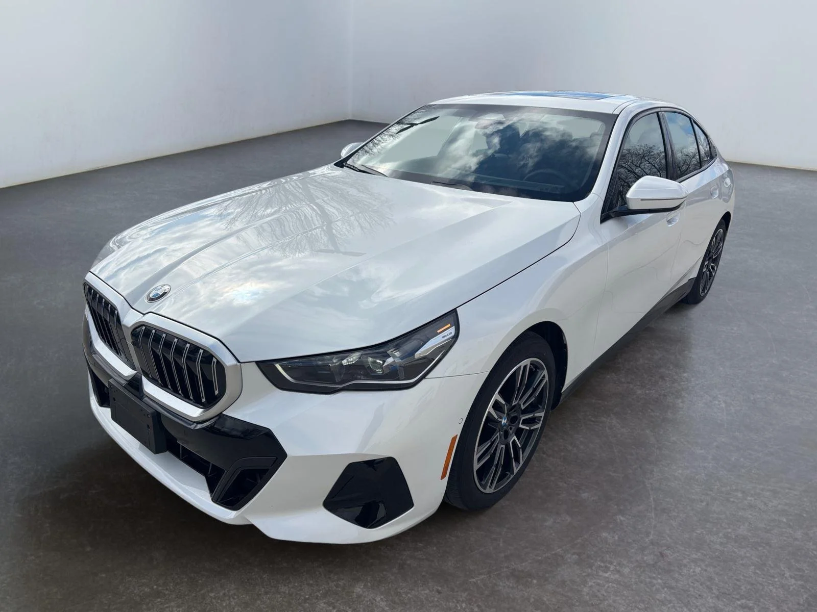 Used 2026 Mineral White Metallic BMW 530i xDrive image 9