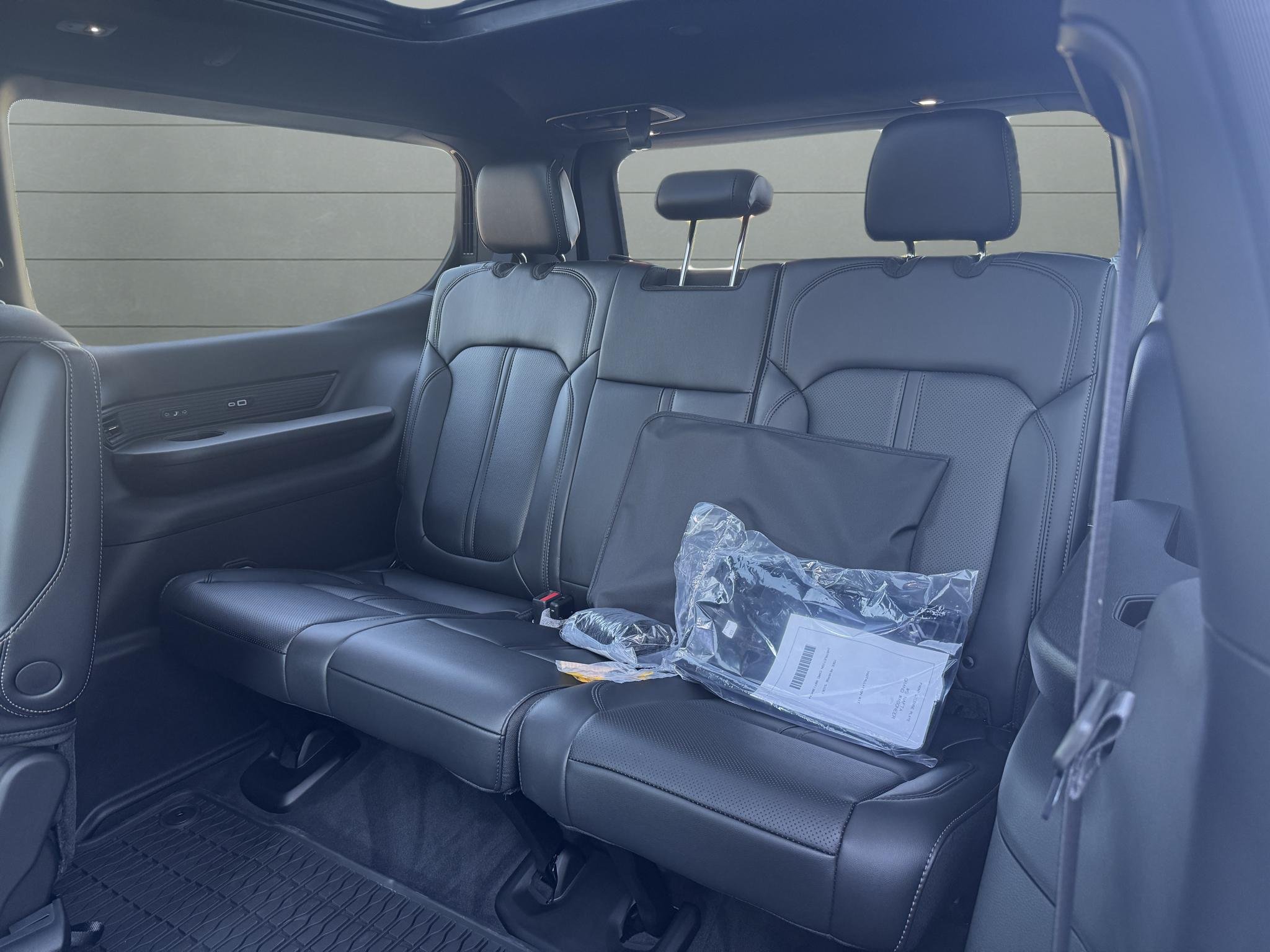New 2026 Ghost Exterior Paint Jeep Upland 4x4 image 30
