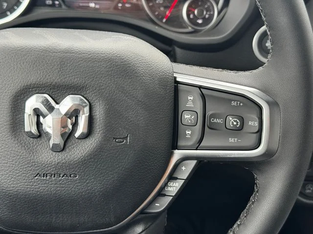 New 2026 Diamond Black Crystal Pearl-Coat Exterior Paint RAM BIG HORN image 25