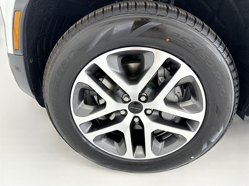 Used 2026 Fuji White Land Rover S image 31