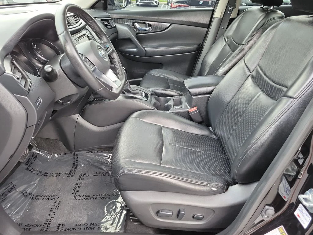 Used 2018 Black Nissan SL image 19
