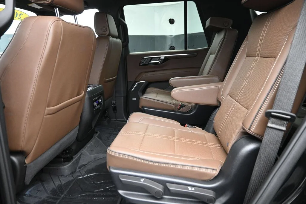 Used 2025 Black Chevrolet High Country image 14