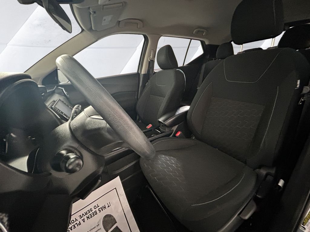 Used 2024 Gray Nissan SV image 8
