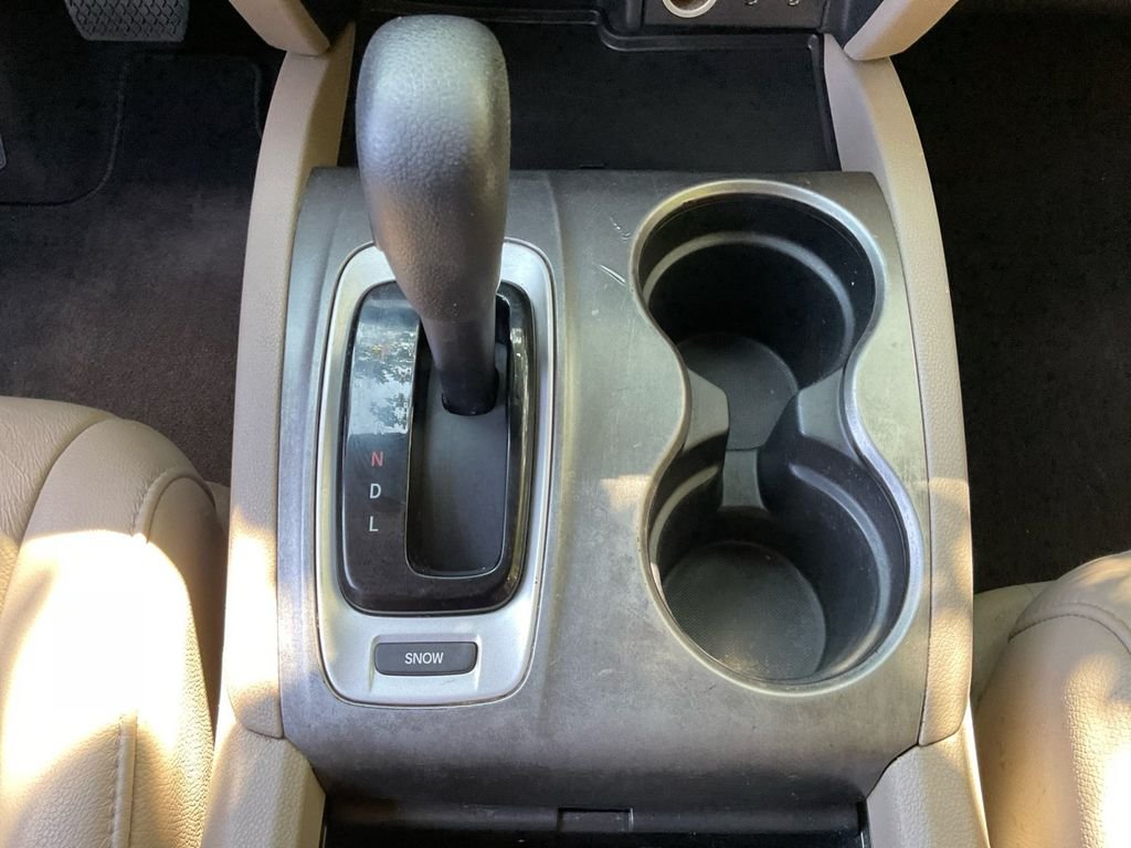 Used 2017 White Honda EX-L image 38