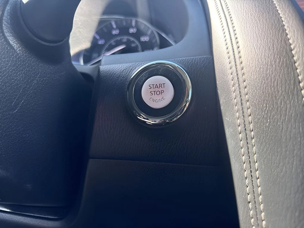Used 2019 Blue Nissan SL image 27