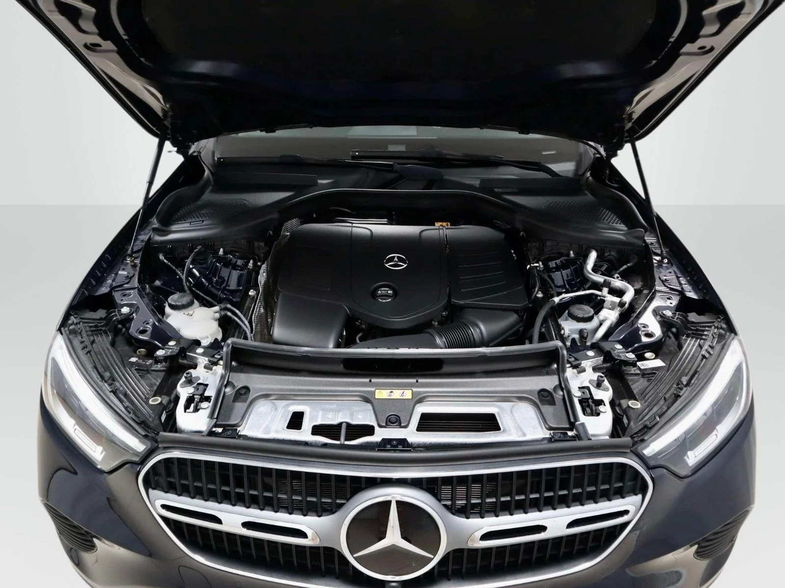 Used 2023 Nautical Blue Metallic Mercedes-Benz GLC 300 image 10