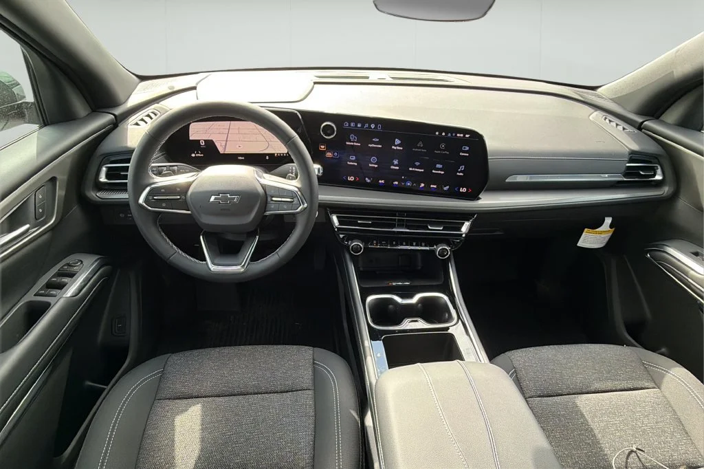 New 2027 Summit White Chevrolet LT image 20