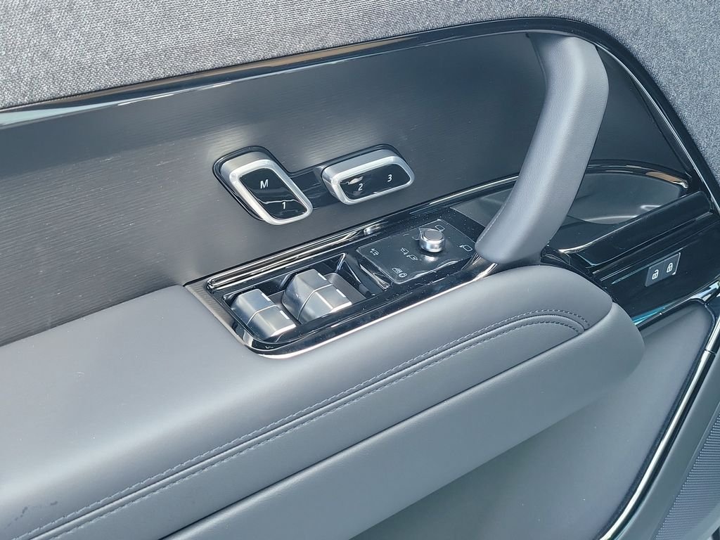 New 2026 Fuji White Land Rover Dynamic SE image 24