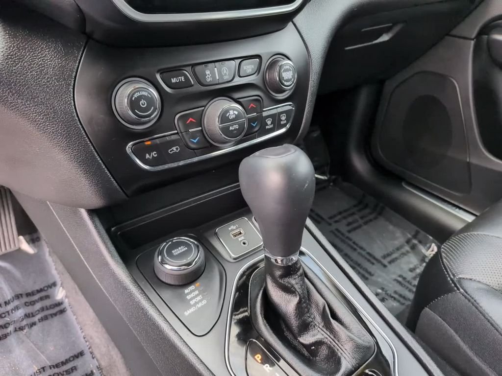 Certified Used 2020 Black Jeep Limited image 27