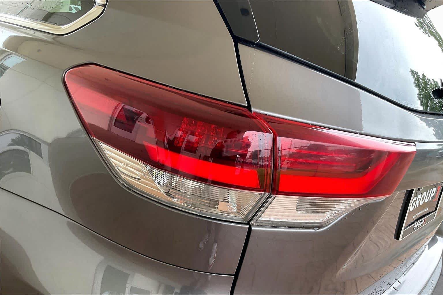Used 2019 Predawn Gray Mica Toyota SE image 26