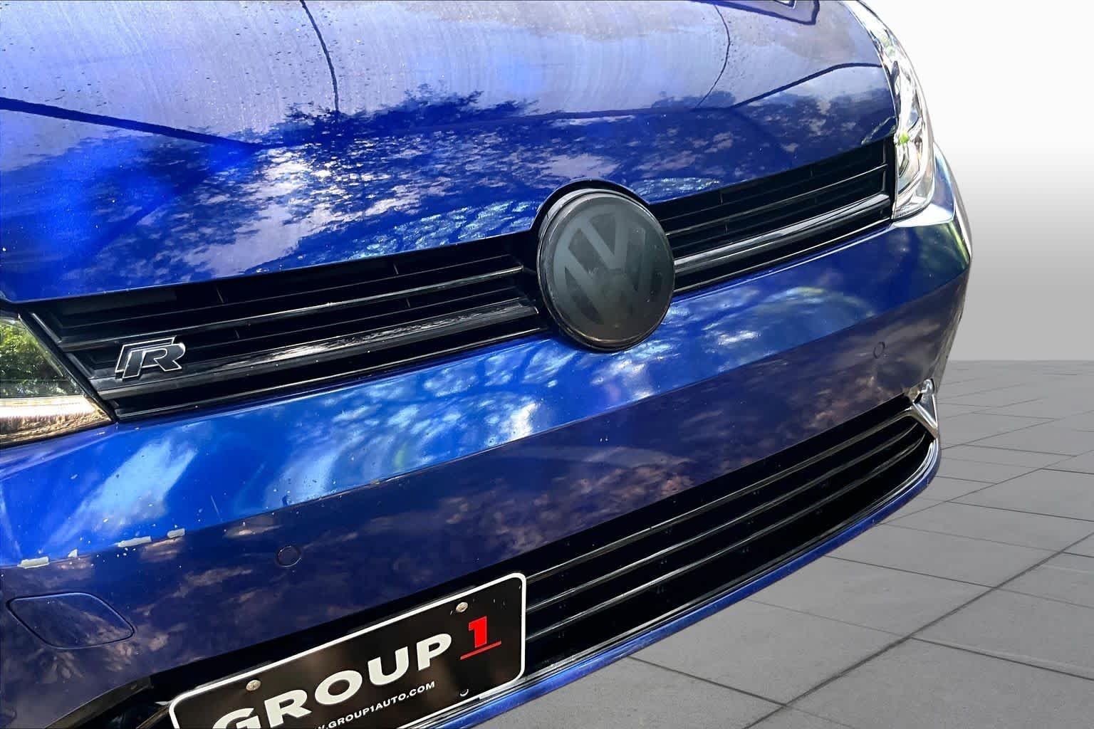 Used 2018 Lapiz Blue Metallic Volkswagen  image 32