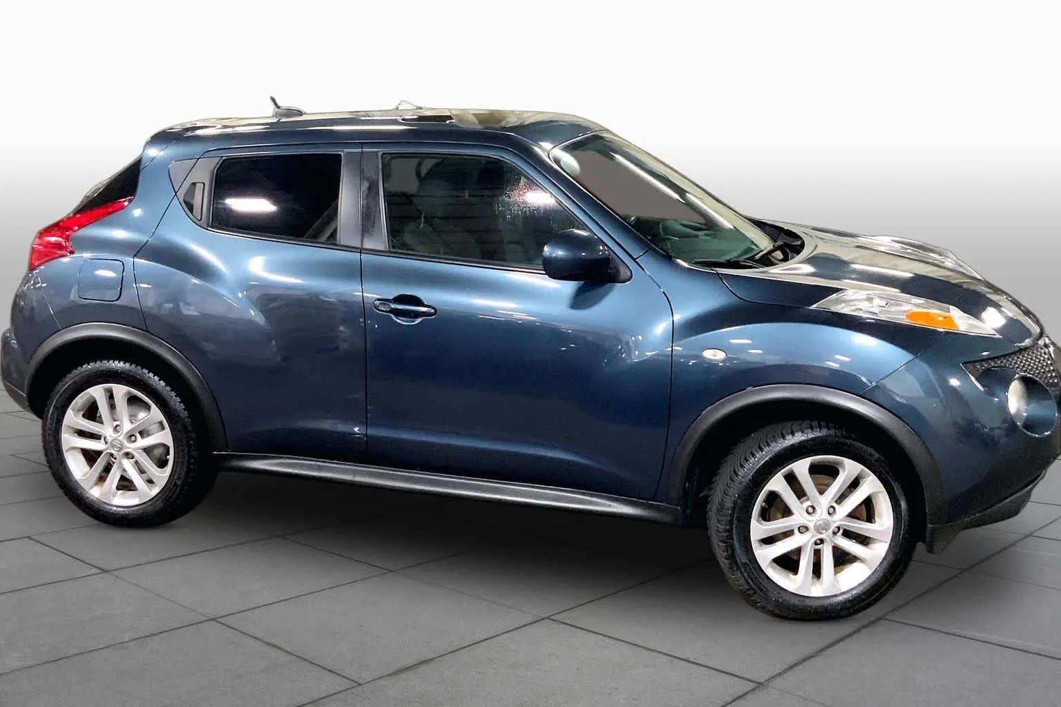 Pre-Owned 2011 Nissan JUKE SV