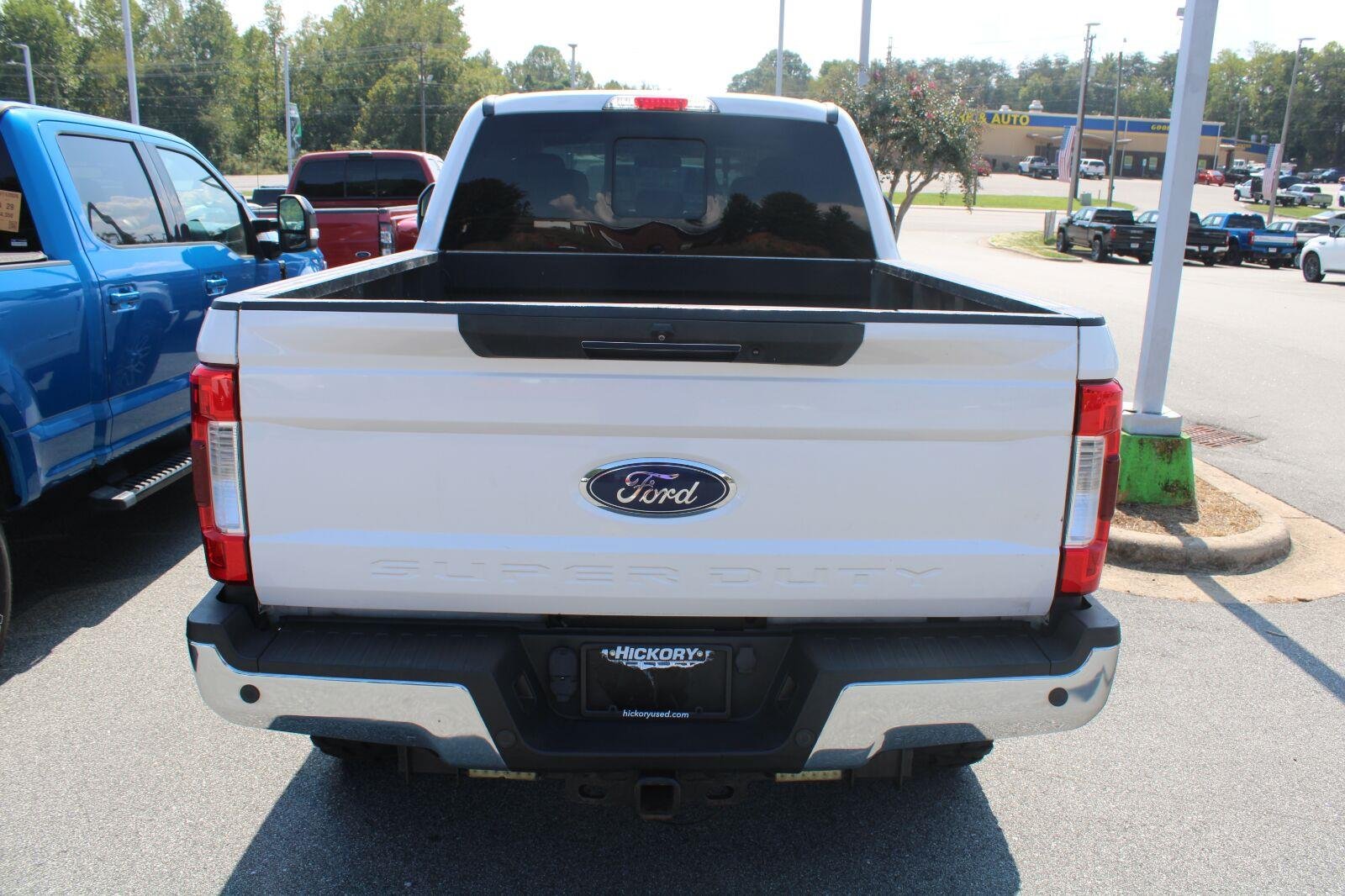 Used 2017 White Platinum Metallic Tri-Coat Ford Lariat image 7