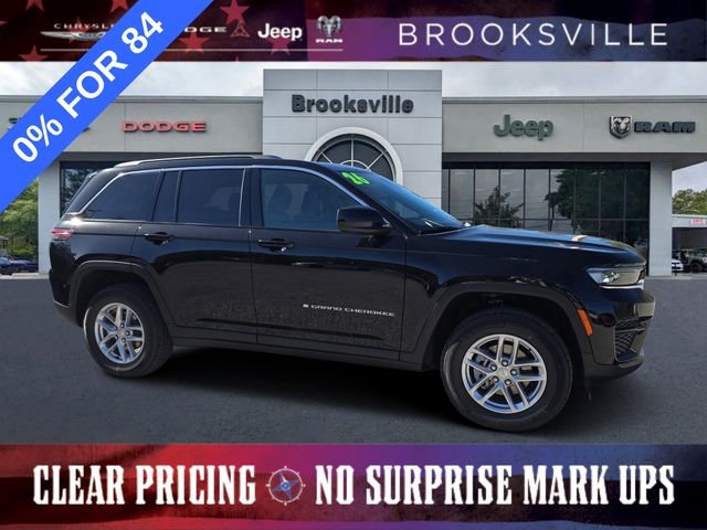 New 2026 Diamond Black Crystal Pearl-Coat Exterior Paint Jeep Laredo X image 1