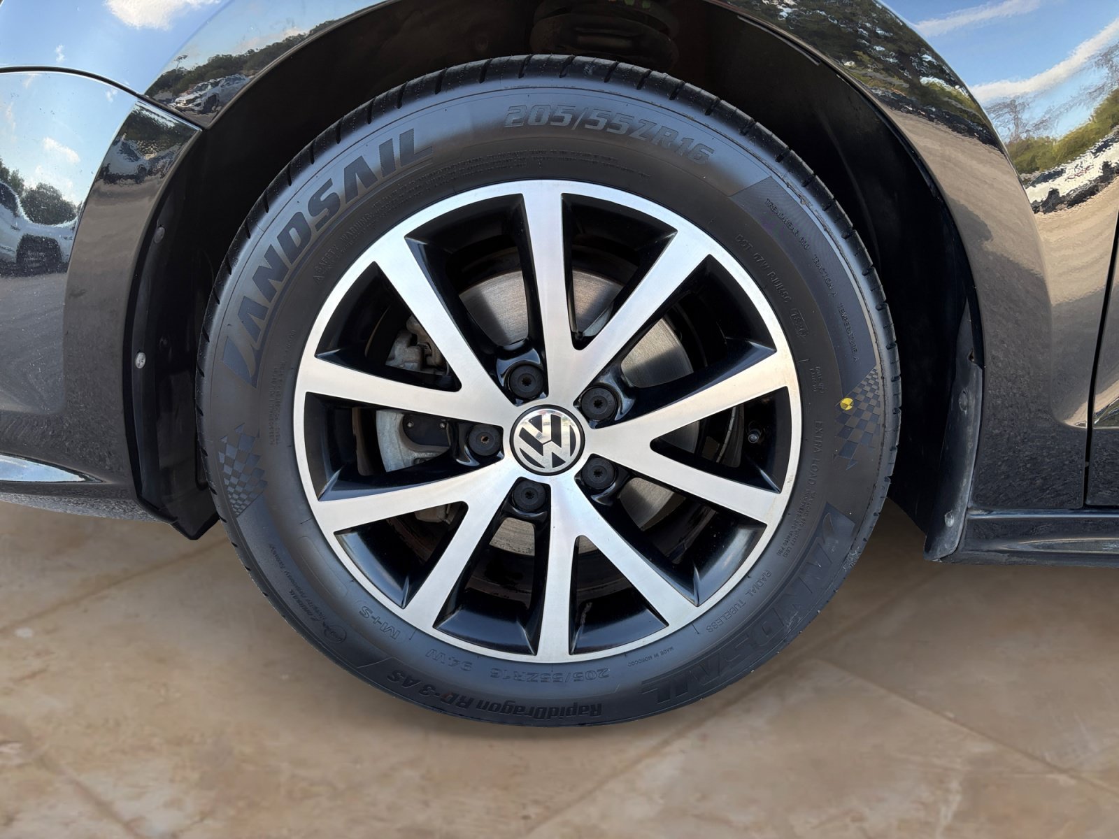 Used 2017 Black Volkswagen 1.4T SE image 26